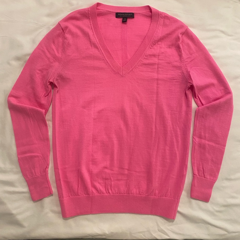 Banana Republic Sweater 100% Wool V-Neck Barbie Pink